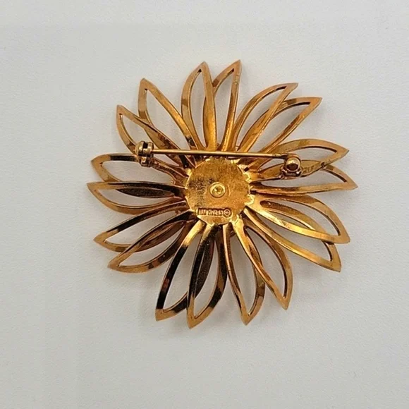 SARAH COVENTRY Gold Tone Flower Brooch Red Layered Rhinestone Center - Picture 5 of 6